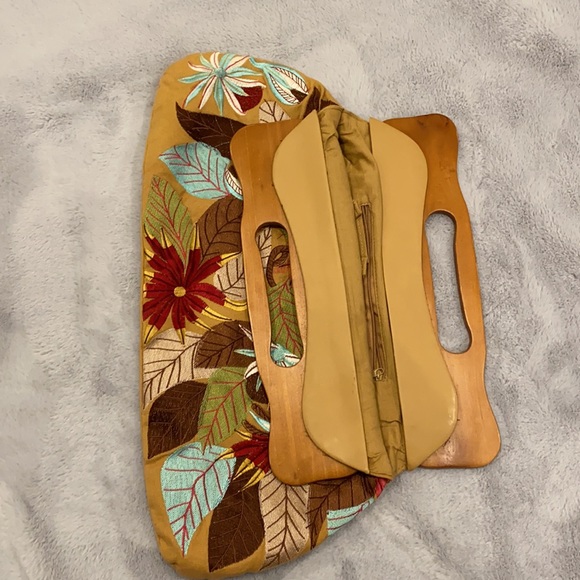 Embroidery Handbag - Picture 3 of 3